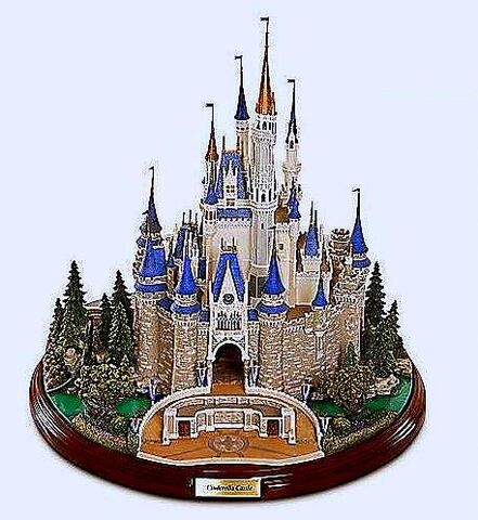 File:Cinderella's Castle Statue.jpg