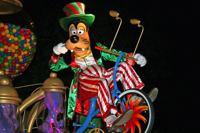 File:Mickeys-very-merry-christmas-088.jpg