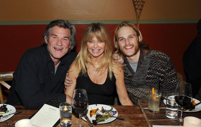 File:Kurt-russell-goldie-hawn-wyatt-russell--6846329-.jpg