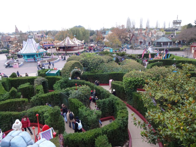 File:Alice's Curious Labyrinth (top view).jpg