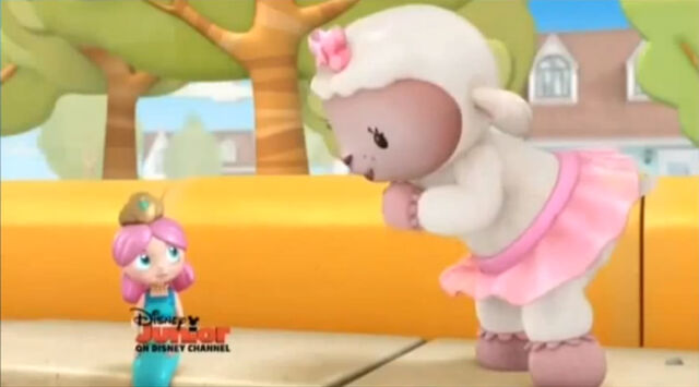 File:Lambie and melinda.jpg