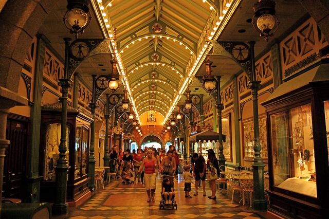 File:Discovery Arcade.jpg