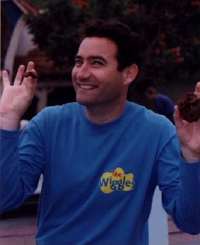 File:AnthonyWiggleEatingBrownie.jpg