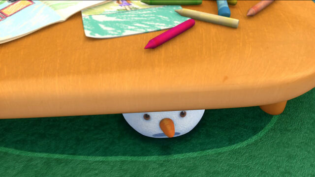 File:Chilly under the table.jpg