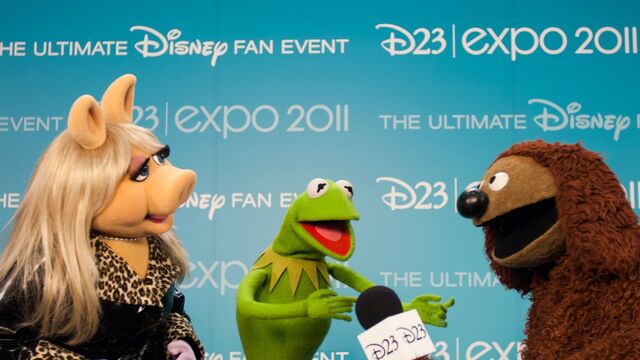 File:D23Expo-BackstagePhoto-MissPiggy-Kermit-Rowlf-(2011-08-19).jpg