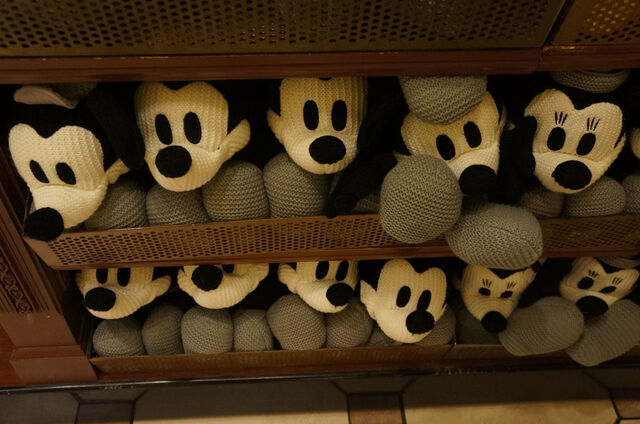 File:Magic-Kingdom-157-Emporium.jpg
