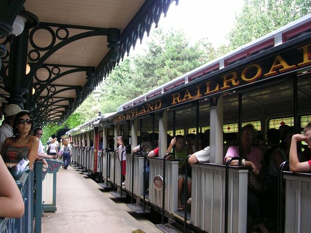 File:Disneyland Paris Railroad 01.jpg