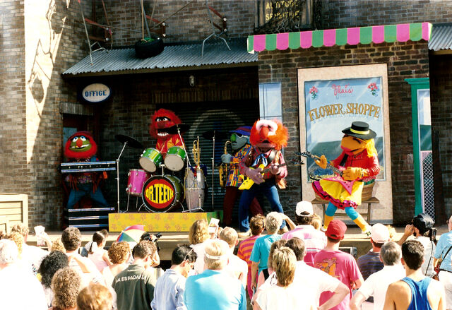 File:ON LOCATION promot shot2.jpg