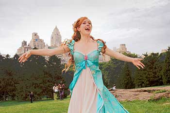 Amy-adams-as-giselle-in-central-park-disney-enchanted