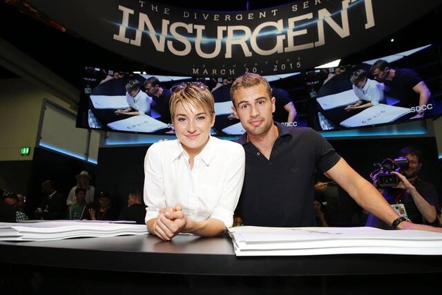 File:Insurgentsigning1.jpg