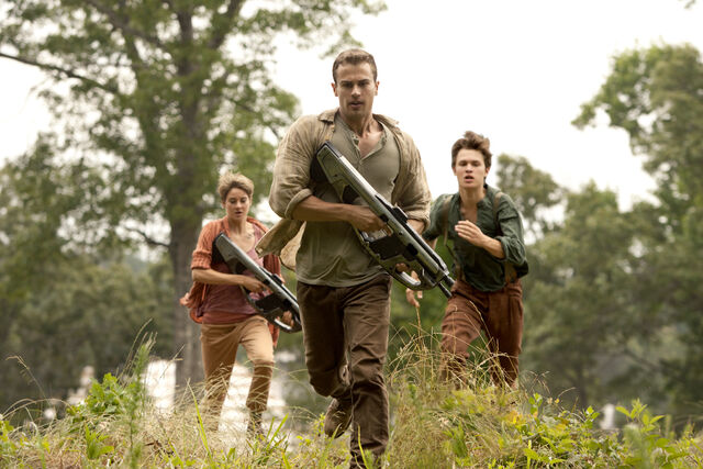 File:Insurgent-triscalebtobias.jpg