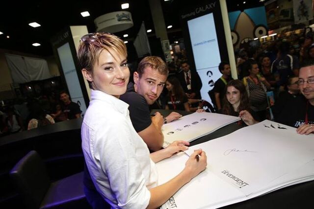 File:ShaileneWoodleyInsurgentSigning.jpg