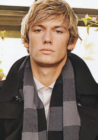 File:Alex Pettyfer 02.jpg
