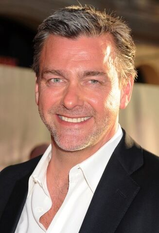 Archivo:Ray Stevenson.jpg