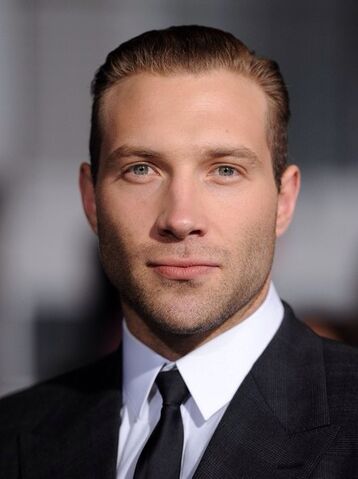 Archivo:Jai Courtney2.jpg