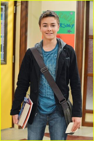 File:Gmw-casts-peyton-meyer.jpg
