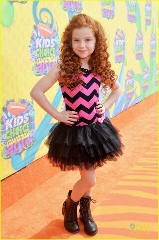 File:Francesca-capaldi-and-brec-bassinger-fun-prints-kids-choice-201405.jpg