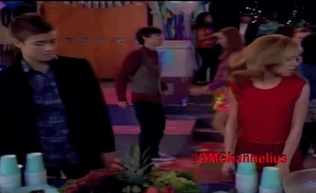 File:Wavery at the dance.jpg