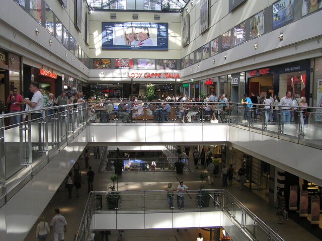 Plik:Galeria Dominikańska (wewnątrz).jpg