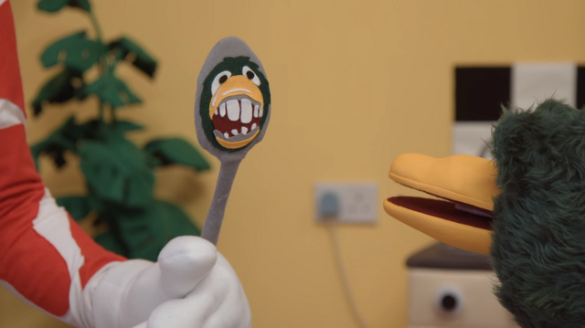 File:SteakDuckGuyGumsAllGrey.png