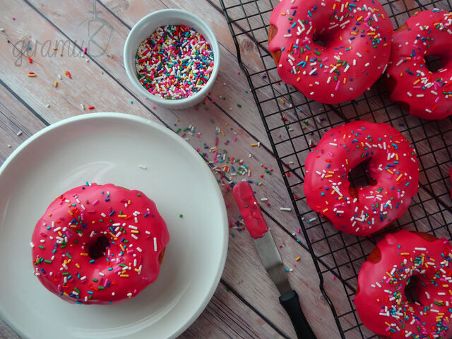 File:Pink-sprinkles-donuts.jpg