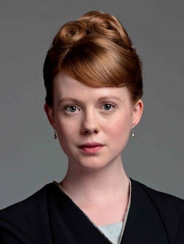 File:S2-zoe-boyle-as-lavinia-swire 595.jpg