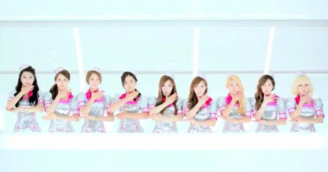 Archivo:SNSD-FLOWER-POWER.jpg