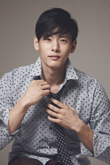 Teo Yoo001.jpg