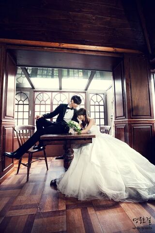 Archivo:Changmin-iu-wedding1.jpg