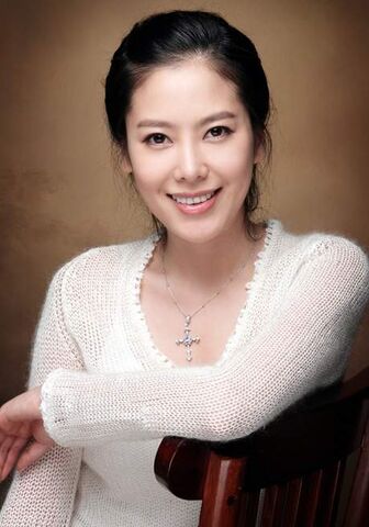 Archivo:Lee Ja-yeong..jpg