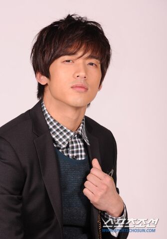 Archivo:Choi Jong Yoon3.jpg