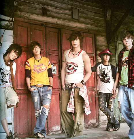Archivo:SS501+from+their+official+photobook.jpg