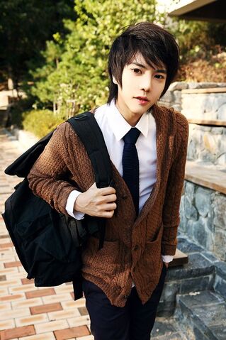 Archivo:ParktaejunUlzzangnet.jpg