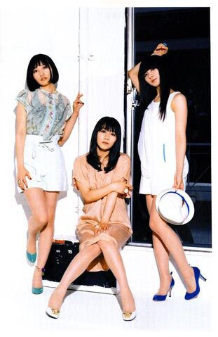 Archivo:Perfume (1).jpg