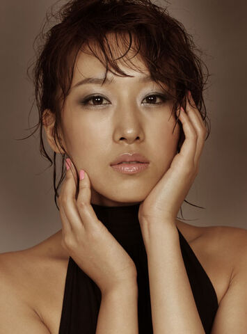Archivo:Han Young2.jpg