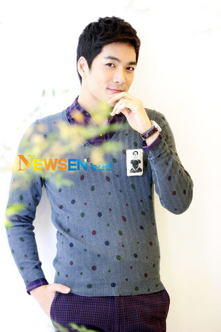 Archivo:Park Yoon Jae8.jpg