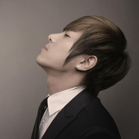 Archivo:Yoon Hyuk5.jpg