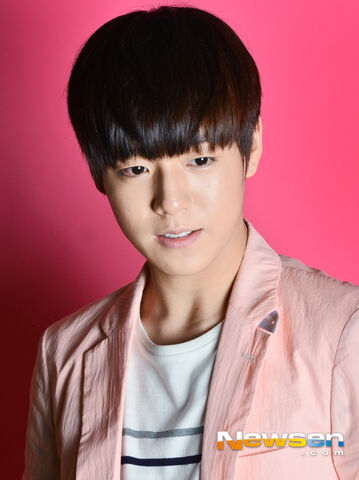 Archivo:Lee Hyun Woo (1993)25.jpg