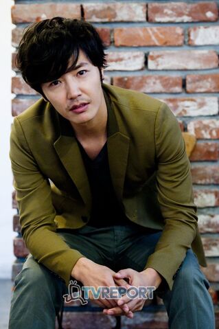 Archivo:Yoon Sang Hyun30.jpg