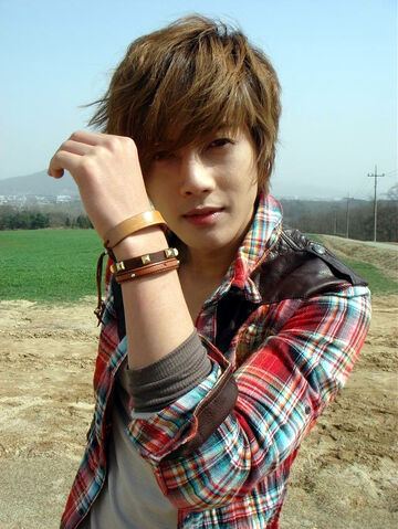 Archivo:Kim-hyun-joong2.jpg