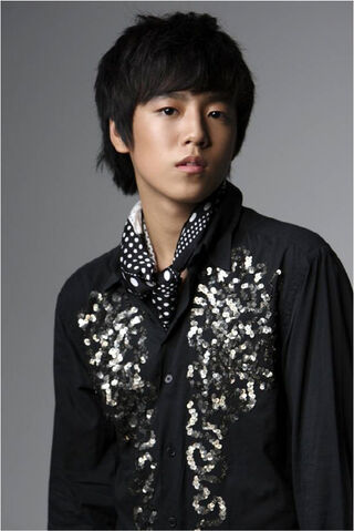 Archivo:Lee Hyun Woo (1993)2.jpg