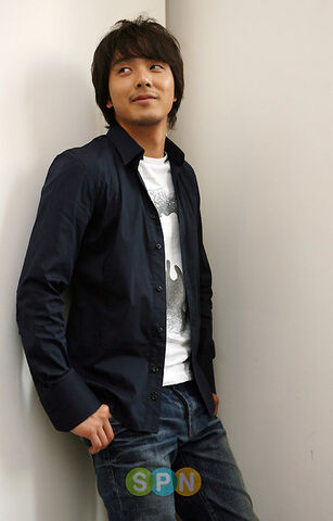 Archivo:Park-yong-ha.jpg
