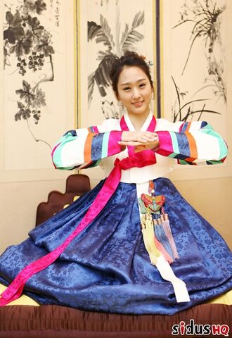 Archivo:Han Yoo Yi3.jpg