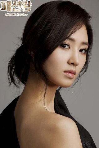 Archivo:Snsd-yuri-fashion-king-official-pics-1.jpg