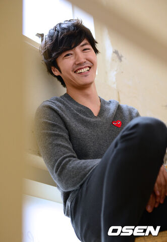 Archivo:Yoon Sang Hyun18.jpg