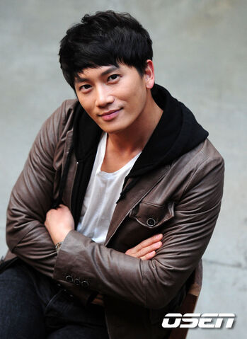 Archivo:Ji Sung8.jpg