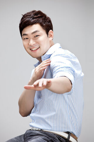 Archivo:Yoon Bong Gil14.jpg