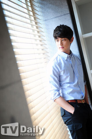 Archivo:Kwon Yul5.jpg