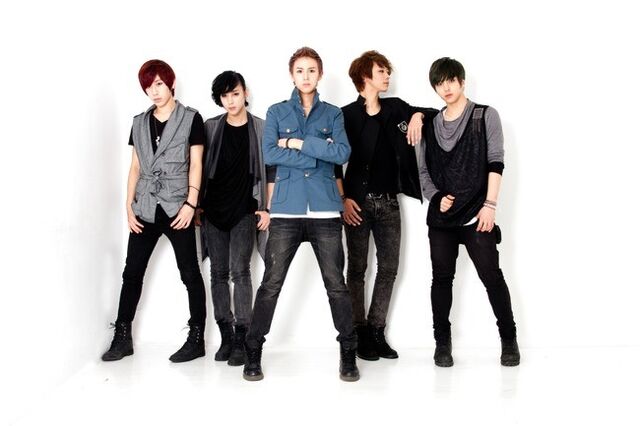 Archivo:BOYZ (2).jpg