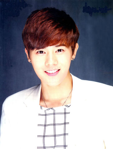 Archivo:Dong Jun2.jpg